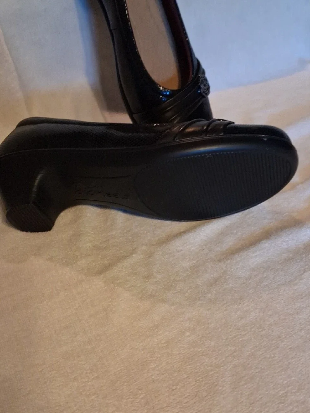 orthaheel Black Low Heel Women's Dress Pumps with Rose Accent Size 10 1/2D